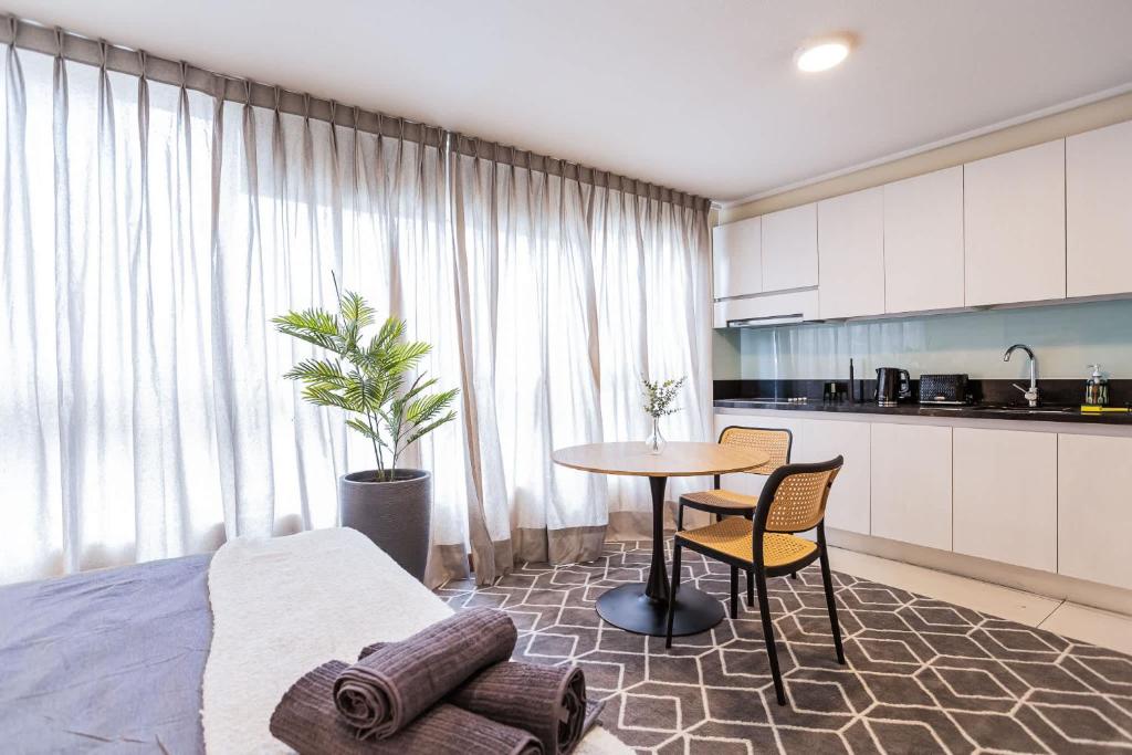 Descubre el Encanto de Las Condes en este Studio - 3