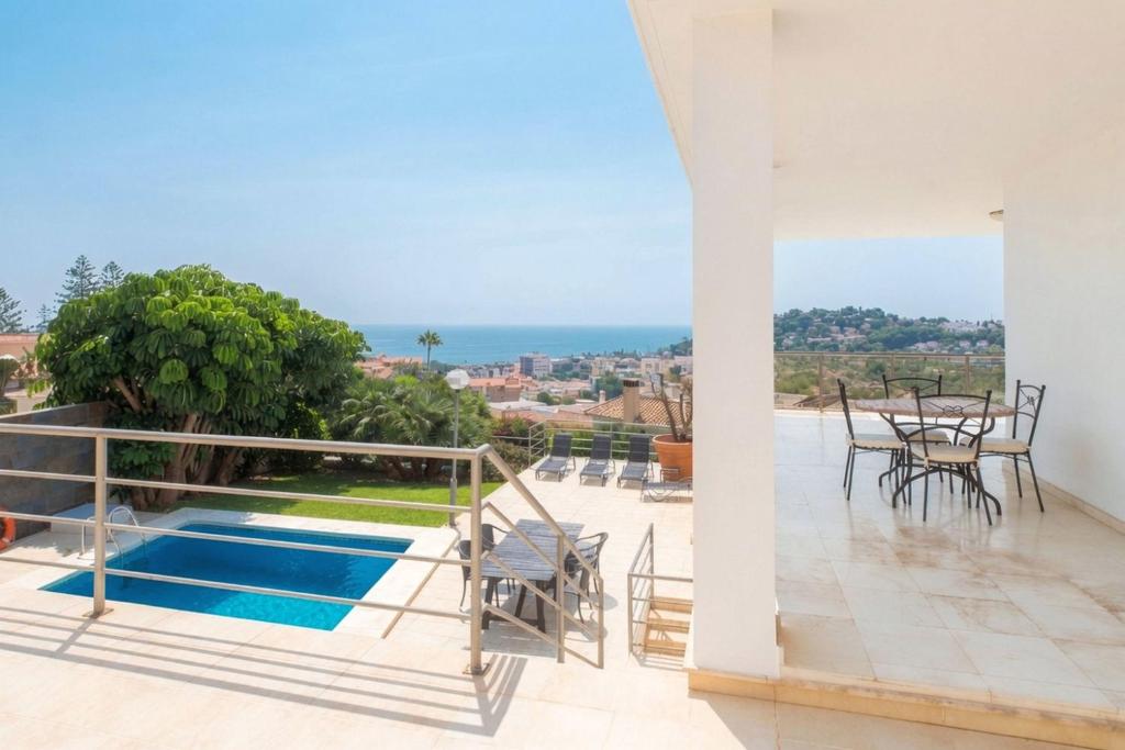 Exclusive Malaga Villa with Sea Views and Rooftop Terrace - 3