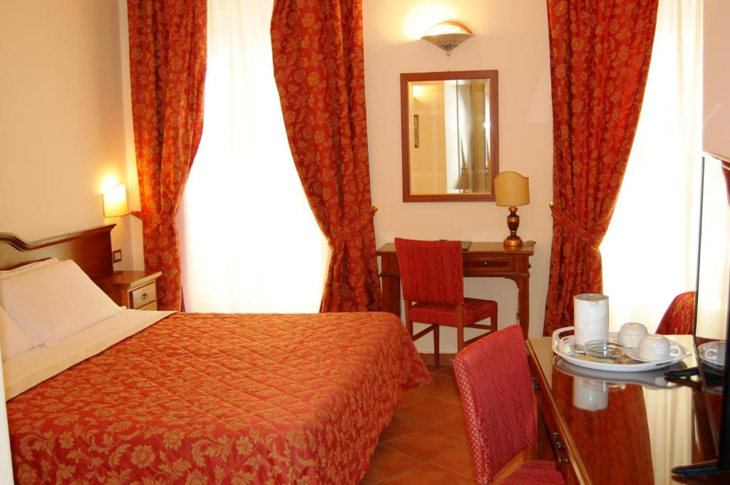 Hotel Mediterraneo photo