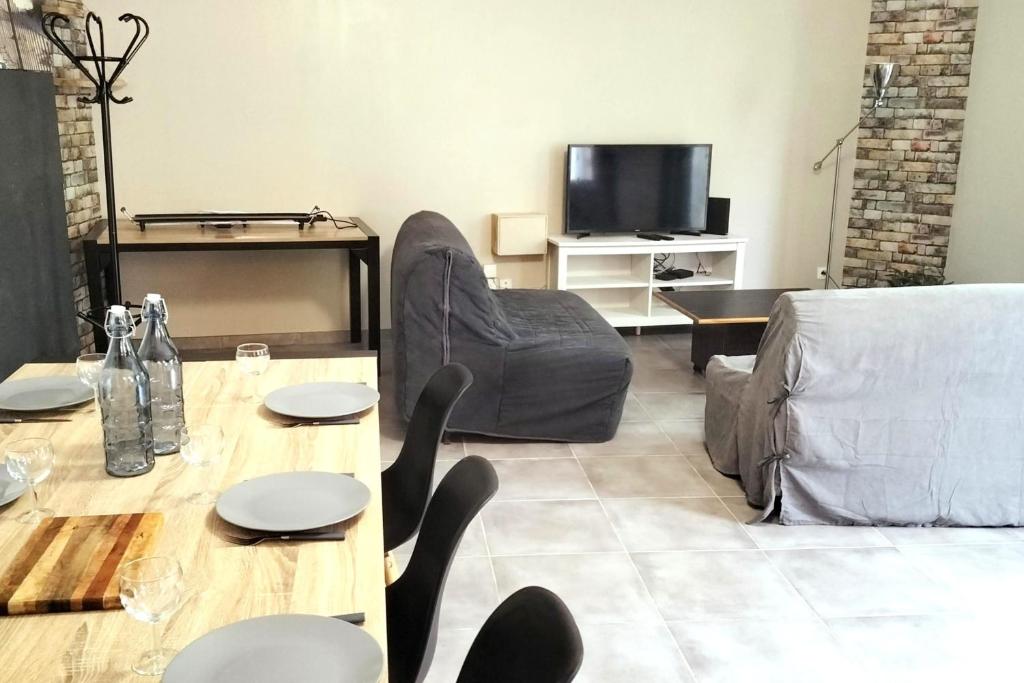 House with Garden and Parking - Close to Beaches - 3