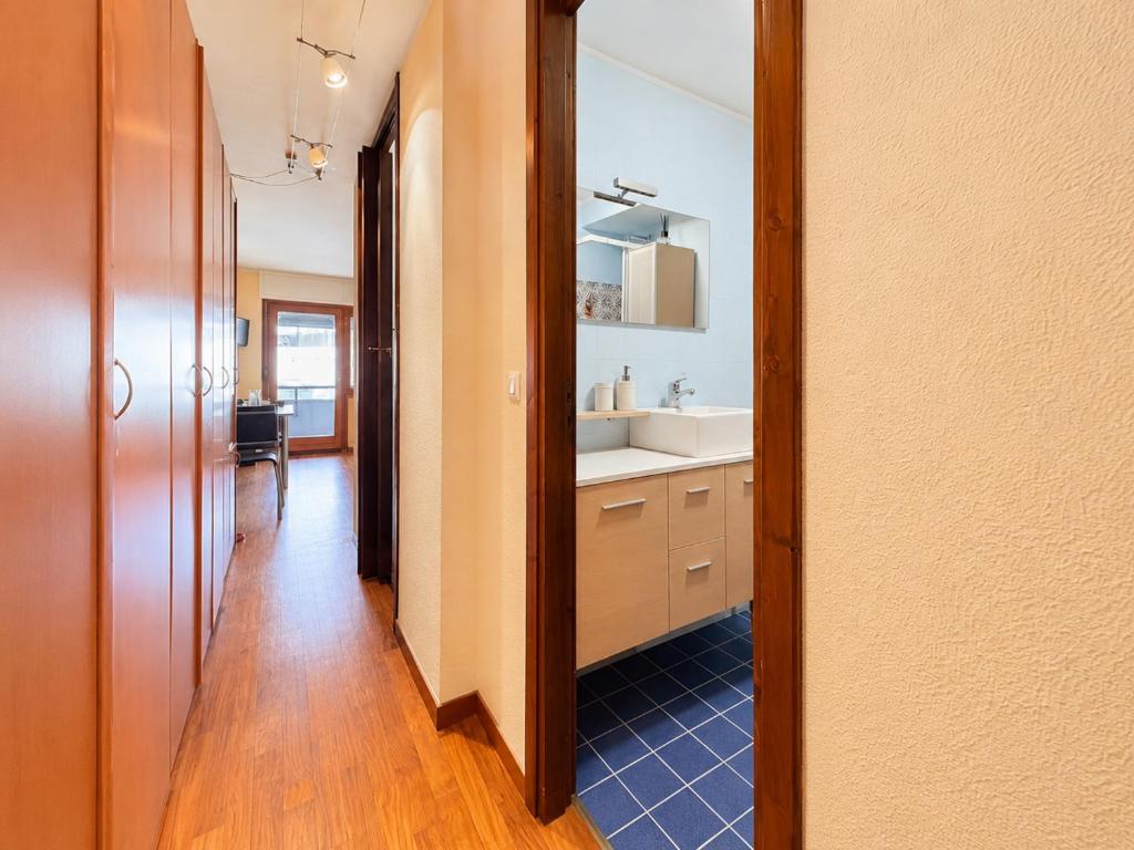 Hostdomus - City Center Apartment - 4