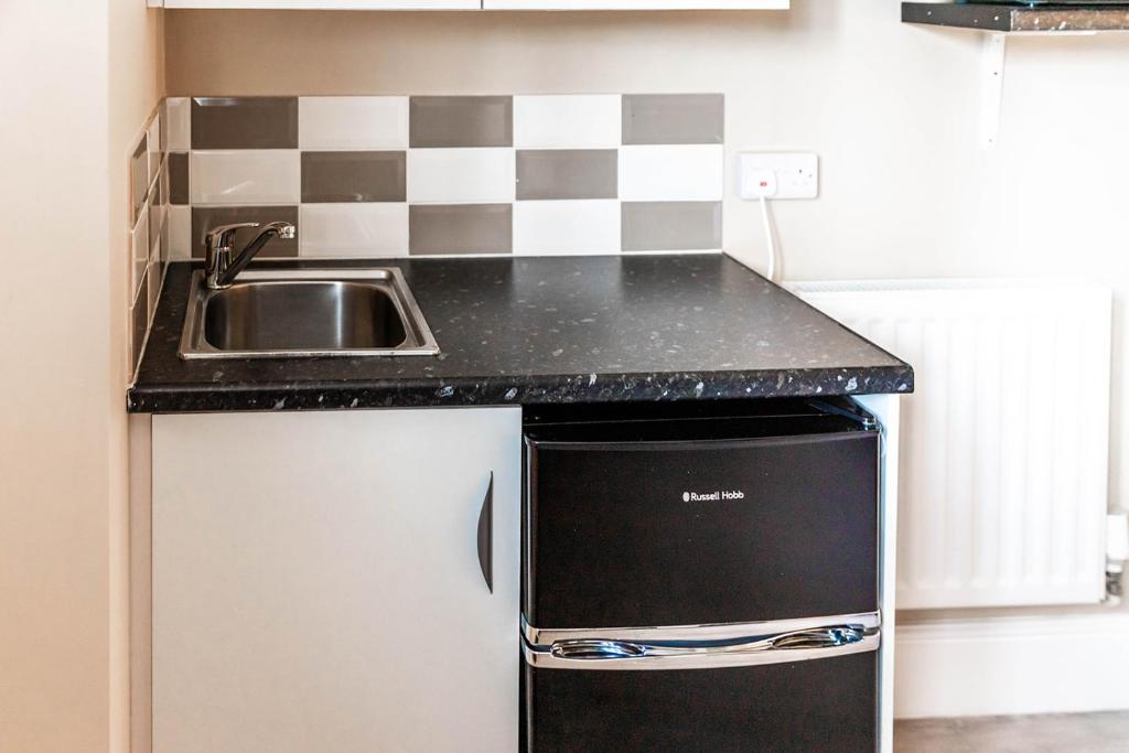 Kitchen, Roger Ground Guest House - with Onsite Car Parking in Windermere