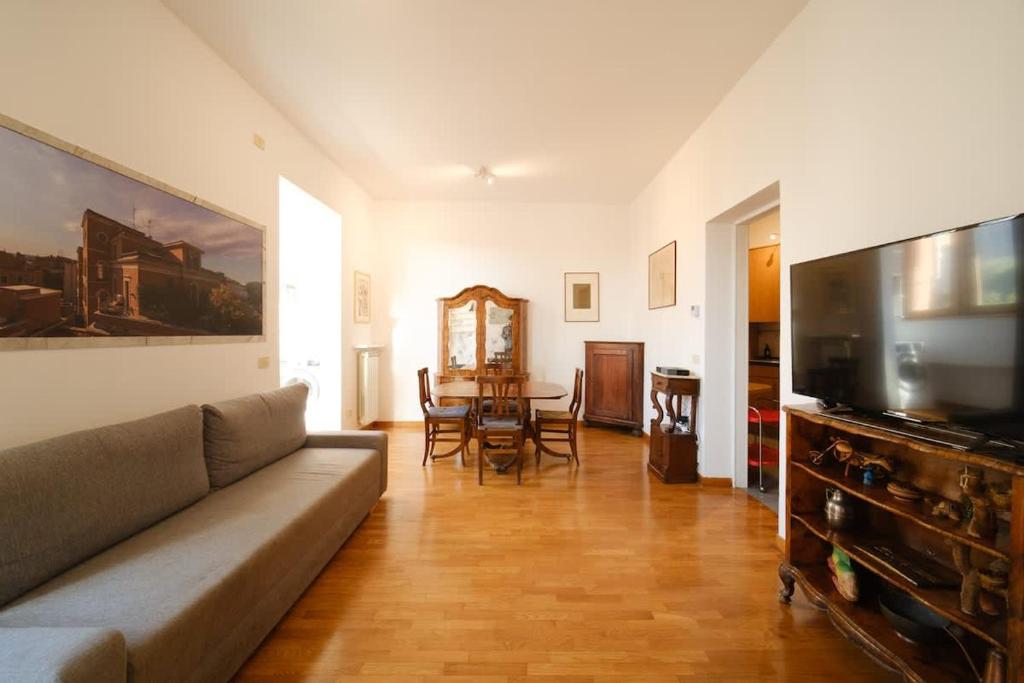 Gian's Trevi BuddyRent - 3
