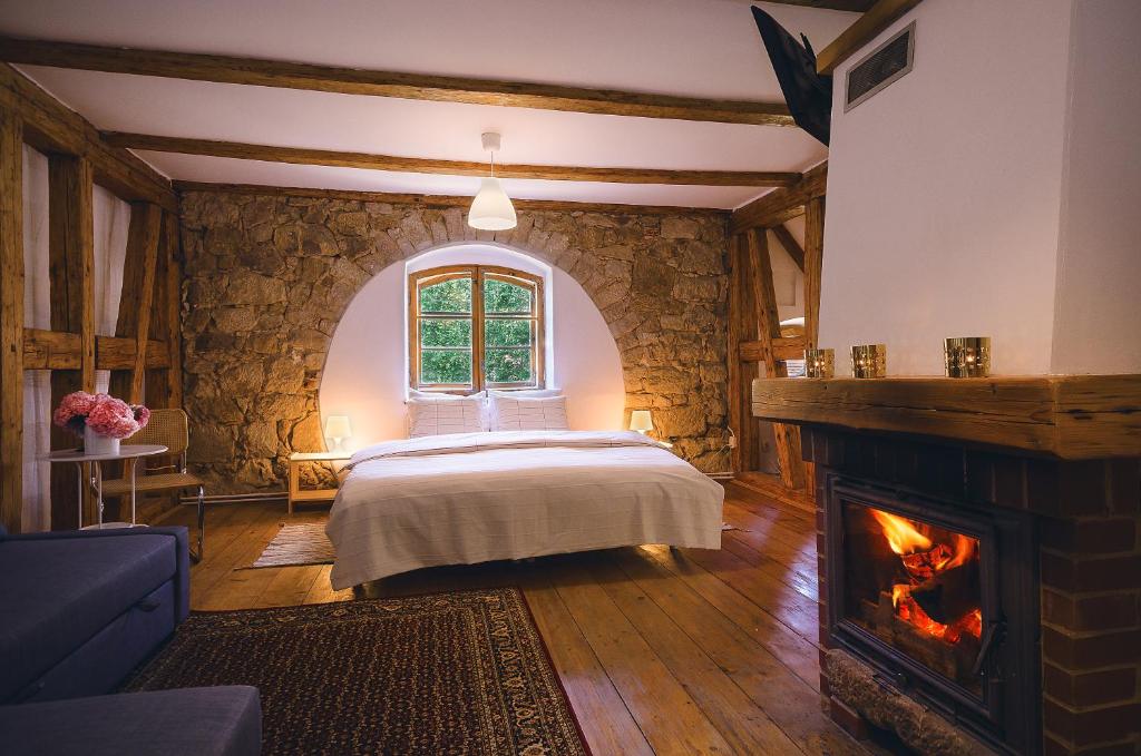 Dom Goscinny pod Zamkiem Wlen — Hotel in Wlen