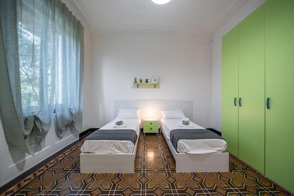 Next stop Modena - 3 bedrooms facing the station - 3