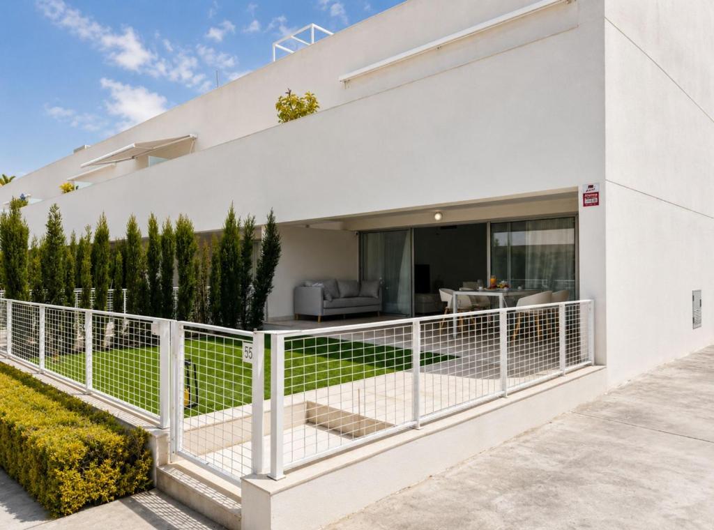 Modern Pool Bungalow - 4