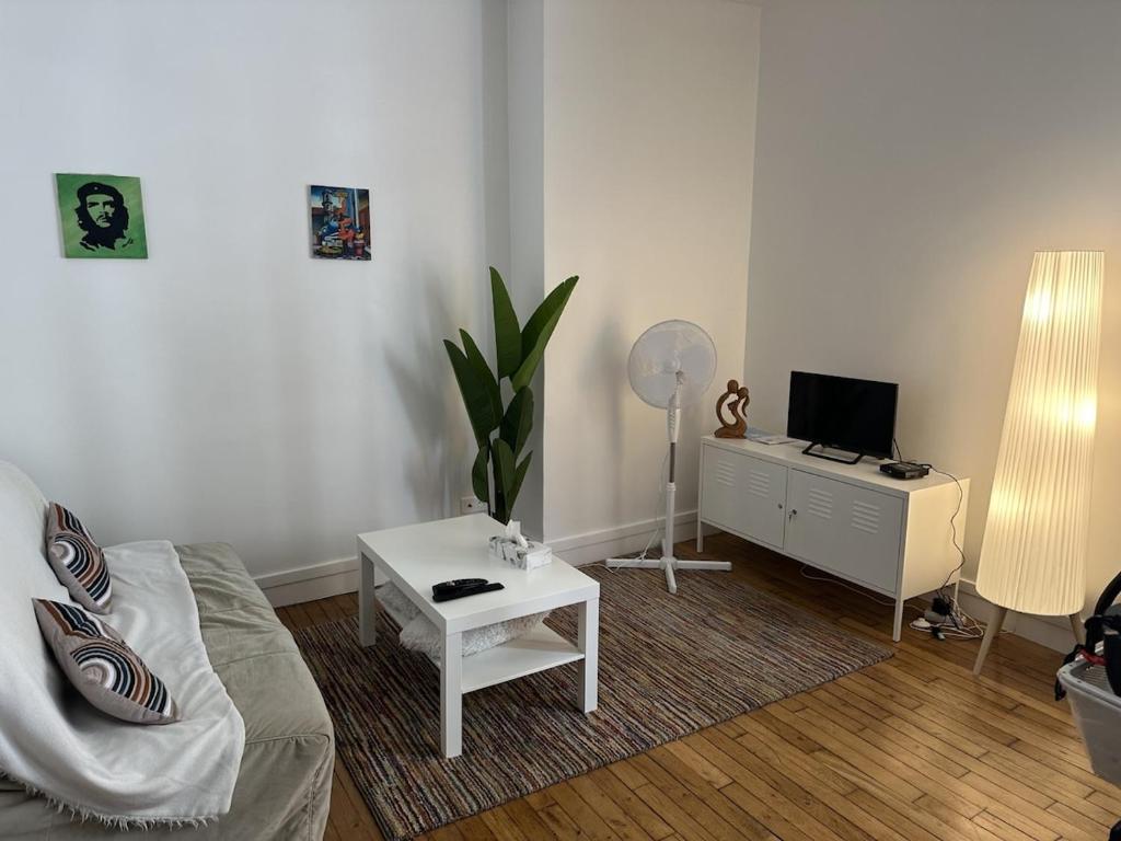 2 pièces bien placé pour visiter Paris - 3