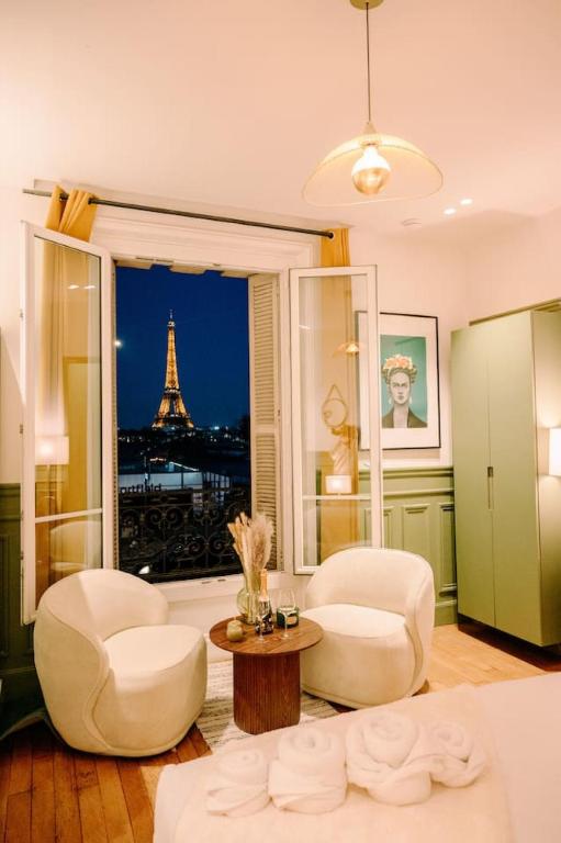 2P Studio - Eiffel Tower View - Romantic Suite-A-C - 3