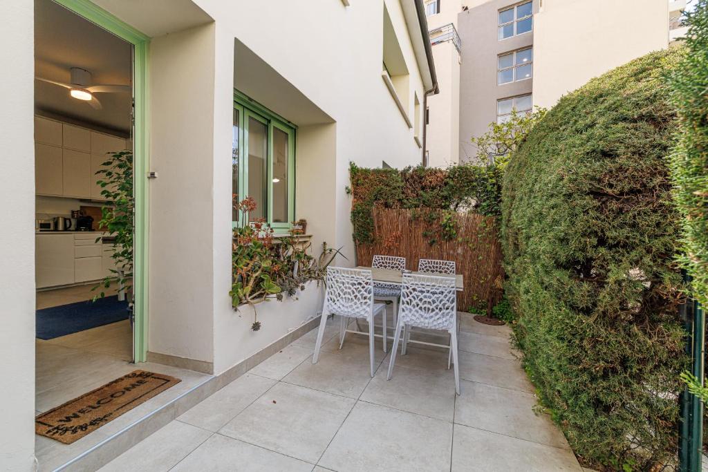 PDF RDC - 2 BDR apartment with terrace - Quiet and close to beaches - 3