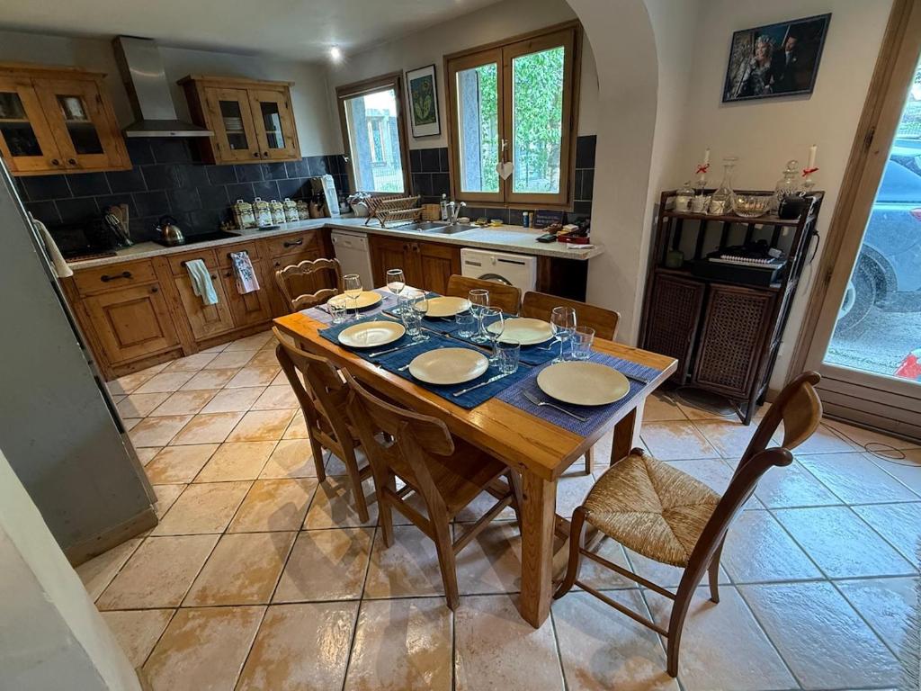 Spacious 2 Bedroom in Chamonix Center - 2