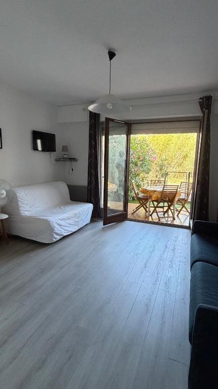 Grand Studio rez de jardin avec parking à 5 min à pieds de la mer et commerces - 3