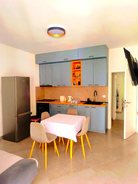 Apartments Danilo - 2