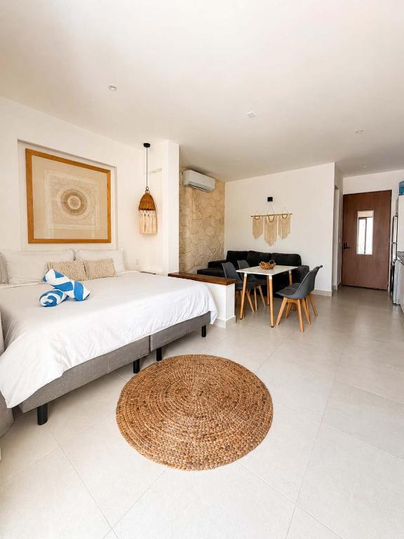 Boho Studio w Rooftop Jacuzzi near 5th Ave - 5
