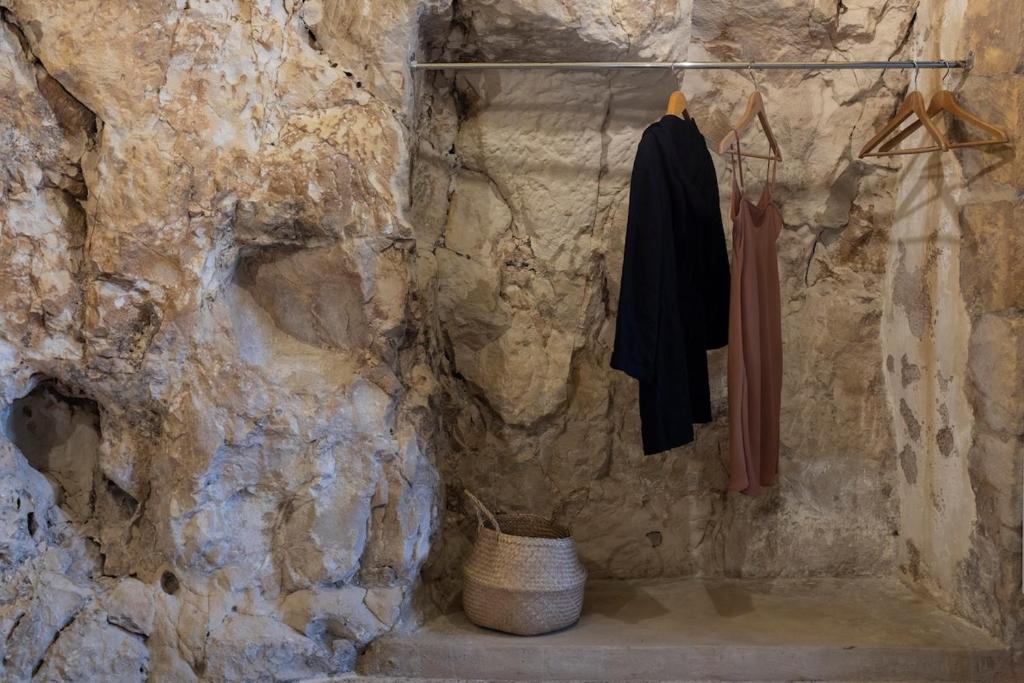 The Stone Raven - Yellow Cave - 5