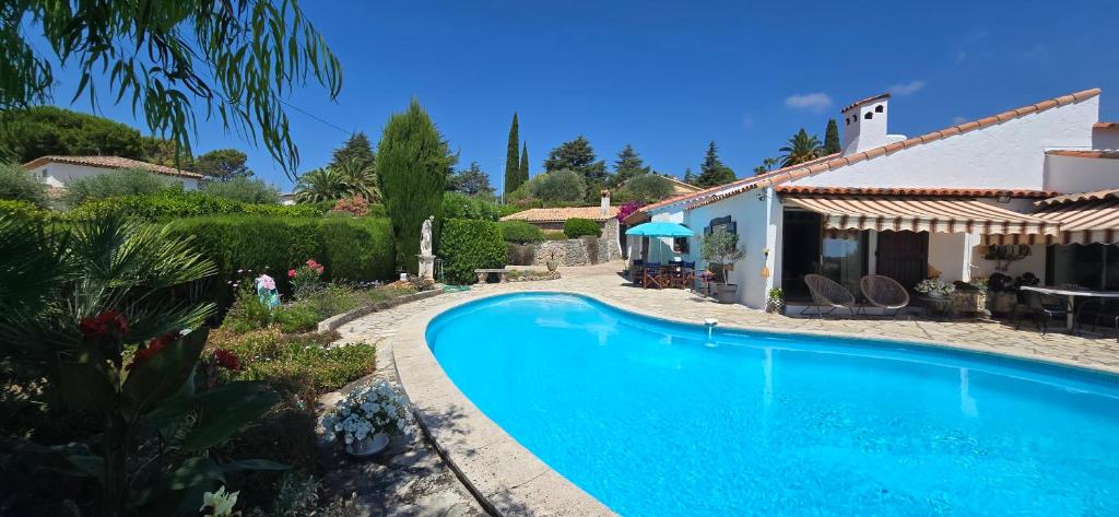 Villa de charme plain-pied piscine aperçu mer - 5