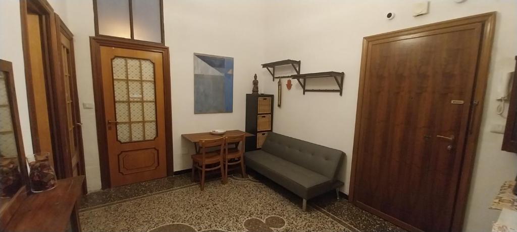 Est 25 Lodging in Genoa - 3