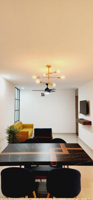 Apartment 2 blocks from clinics and squares - 4