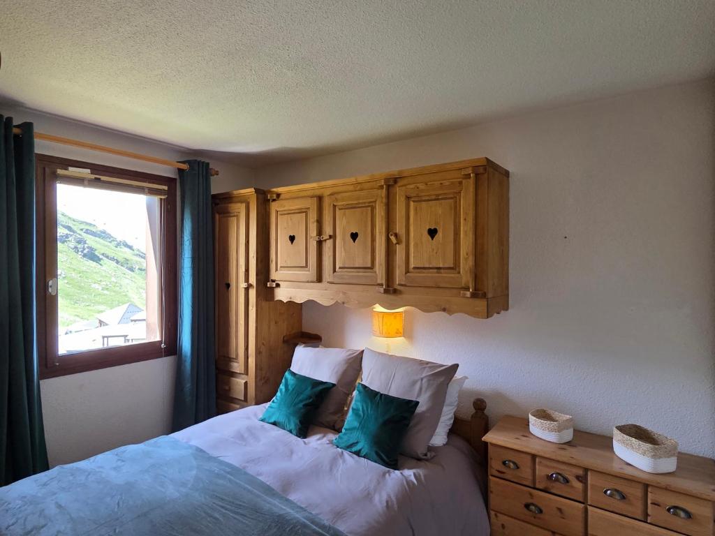 Val Thorens, Ski-in Ski-out 1 bedroom Apt for 4 with Fiber, South-facing & Mountain Views - 4