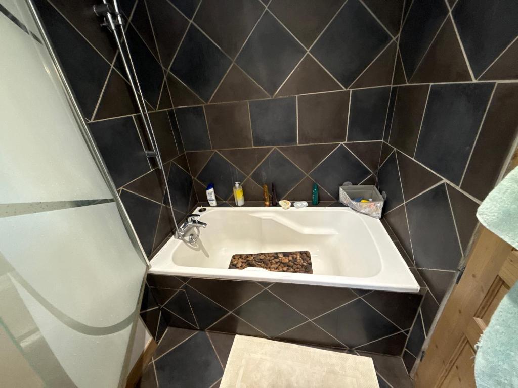 Spacious 2 Bedroom in Chamonix Center - 5