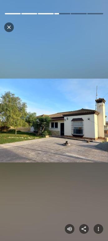 Spectacular villa with jacuzzi area and swimming pool - 2