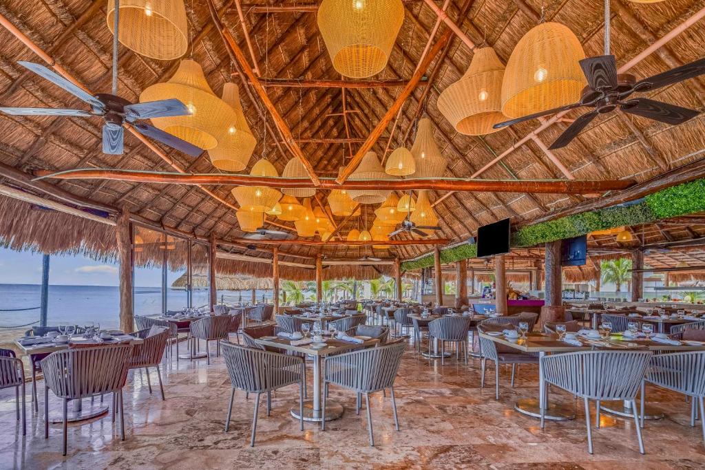Restaurant, Fiesta Americana Cancun Villas in Cancun