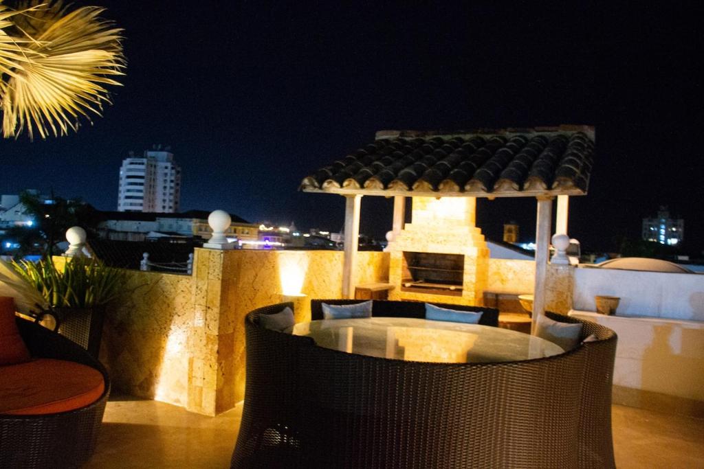 Luxury Penthouse & Jacuzzi Rooftop - 4
