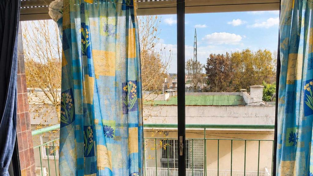 Amplio apartamento de 3 dormitorios con balcón en Durazno - 2