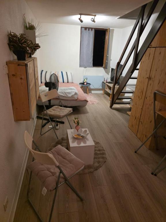 Appartement quatorze 14 en face de la mairie, wifi gratuit - 2