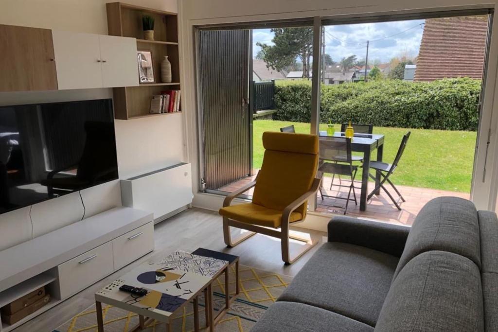 Beautiful Apartment With Gardenlk - 4