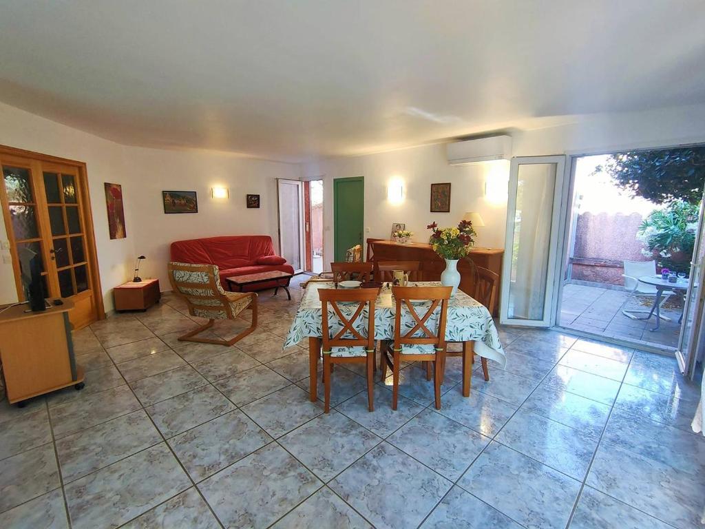 Évasion plage : maison avec patio, climatisation, 50 M de la plage 4POIT11 - 3