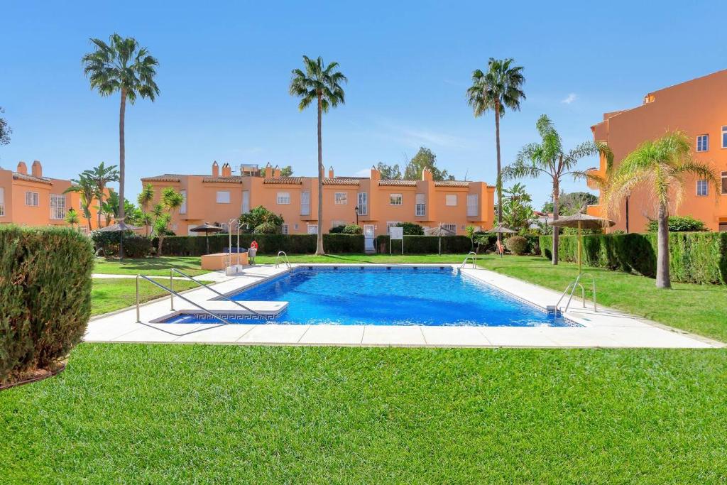 3BR Beachside Duplex Pool Family-Friendly - 4