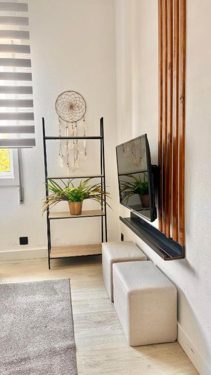 Grey House - Feel The Vibe - 3