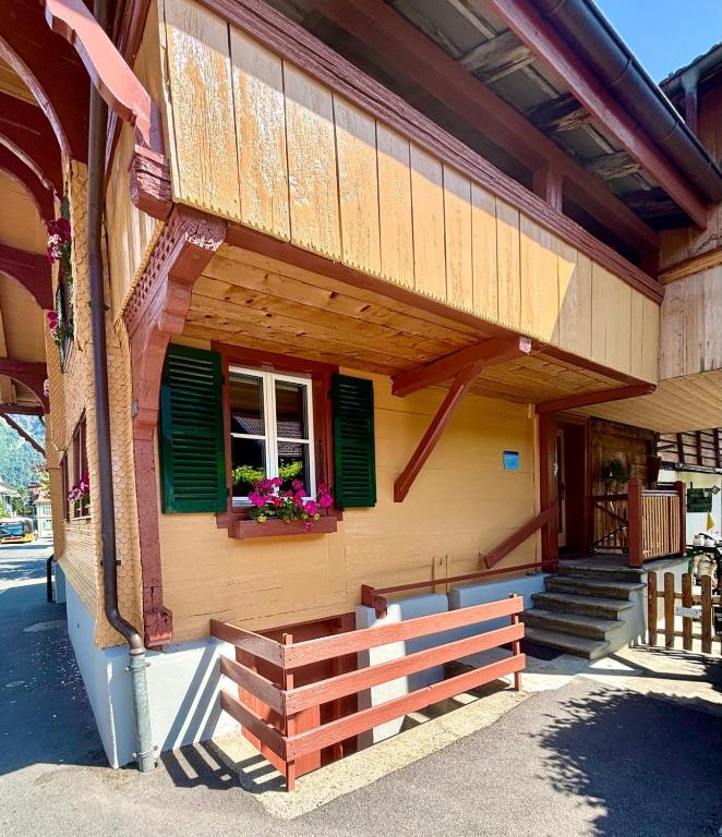 Cosy apartment in heritage protected swiss chalet - 2