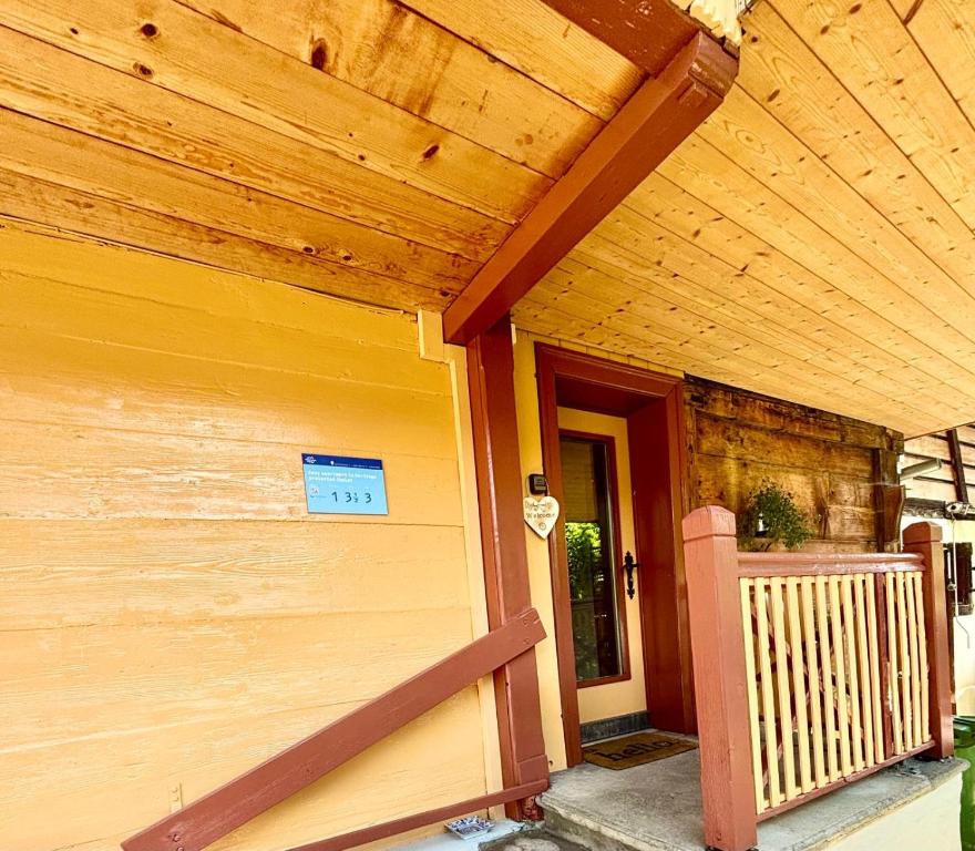 Cosy apartment in heritage protected swiss chalet - 3