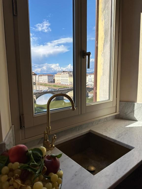 2BR Iconic River View Deluxe Condo Fast WIFI - 1