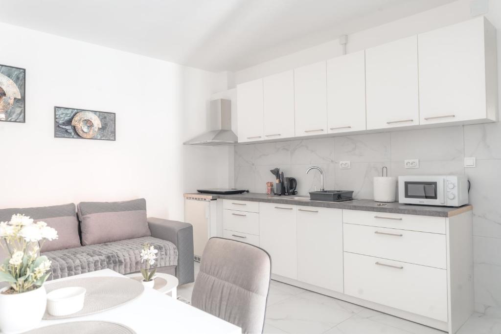 Nora Apartments - 1