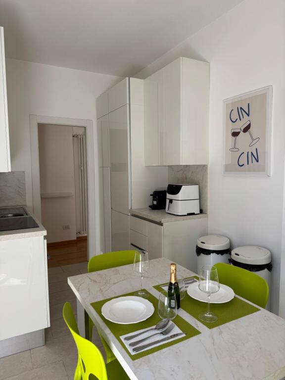 Bocconi Sweet Apt - Balconies - 15 min from the Center - 5
