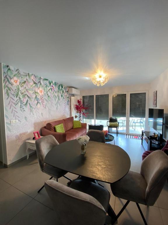 Pépite Suites - LE BOUDOIR DU LAC - Proche du lac et de la vielle ville avec garage privée - 2