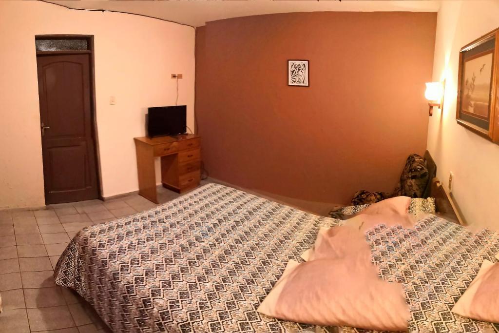 Habitacion Comoda Baño Privado, Tv y Wi-Fi - 1