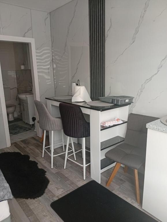 Room Ejna 4 - 5