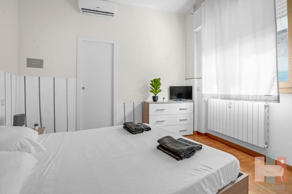 Modern Apartment with Air Conditioning - 3