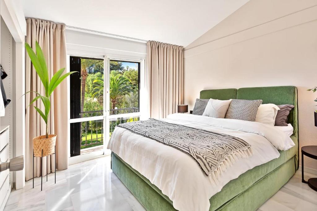 Townhouse w Pool, BBQ, Terrace & Garden - 4