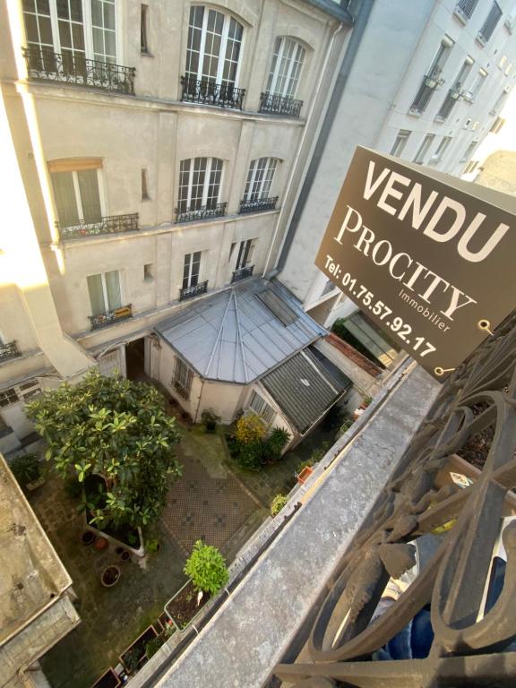 Atypical and charming studio int he heart of Paris - 2