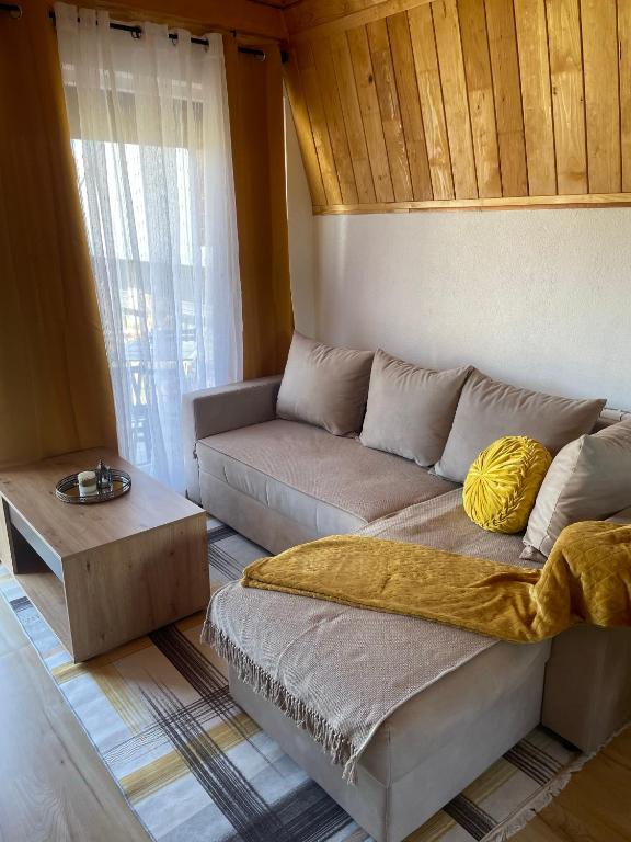 Two Pines Chalet 1 - 4