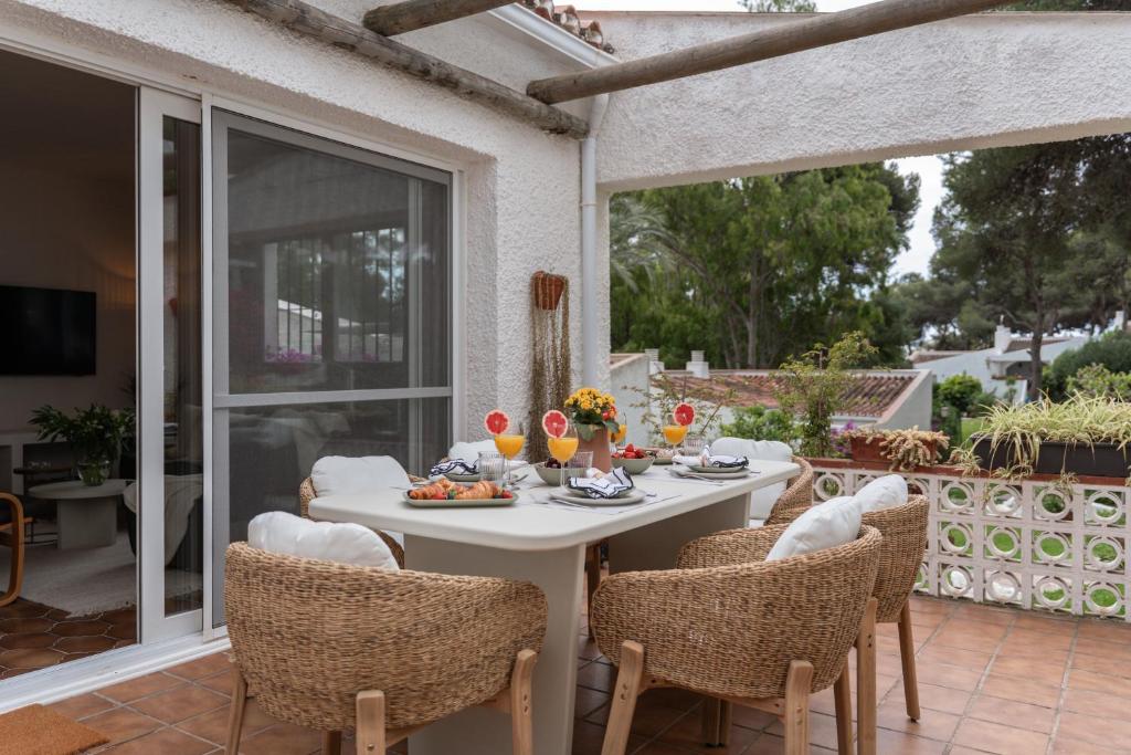 Andalusian Home wTerrace & Pool Nr Beach & Gym - 4