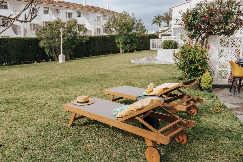 Calahonda Townhouse Pool, Glass Dining & Lawn - 5