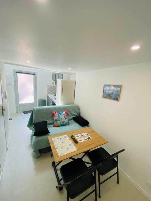 Plage et centre ville à pied, la Pinasse est une maison duplex climatisée avec ménage, draps et serviettes inclus - 4