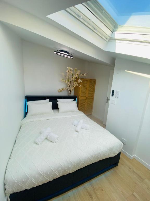 Plage et centre ville à pied, la Pinasse est une maison duplex climatisée avec ménage, draps et serviettes inclus - 2