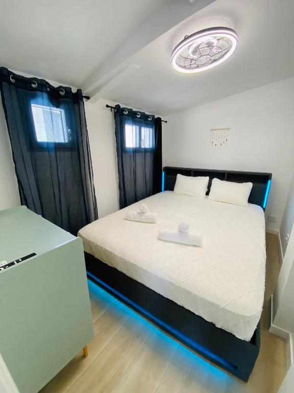 Plage et centre ville à pied, la maison de la Pinède et la Pinasse sont climatisées avec ménage, draps et serviettes inclus - 5