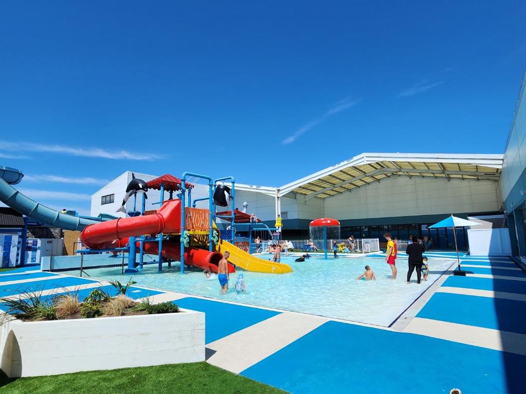 Pet-Friendly Caravan at Holiday Resort Unity, Brean photo 3